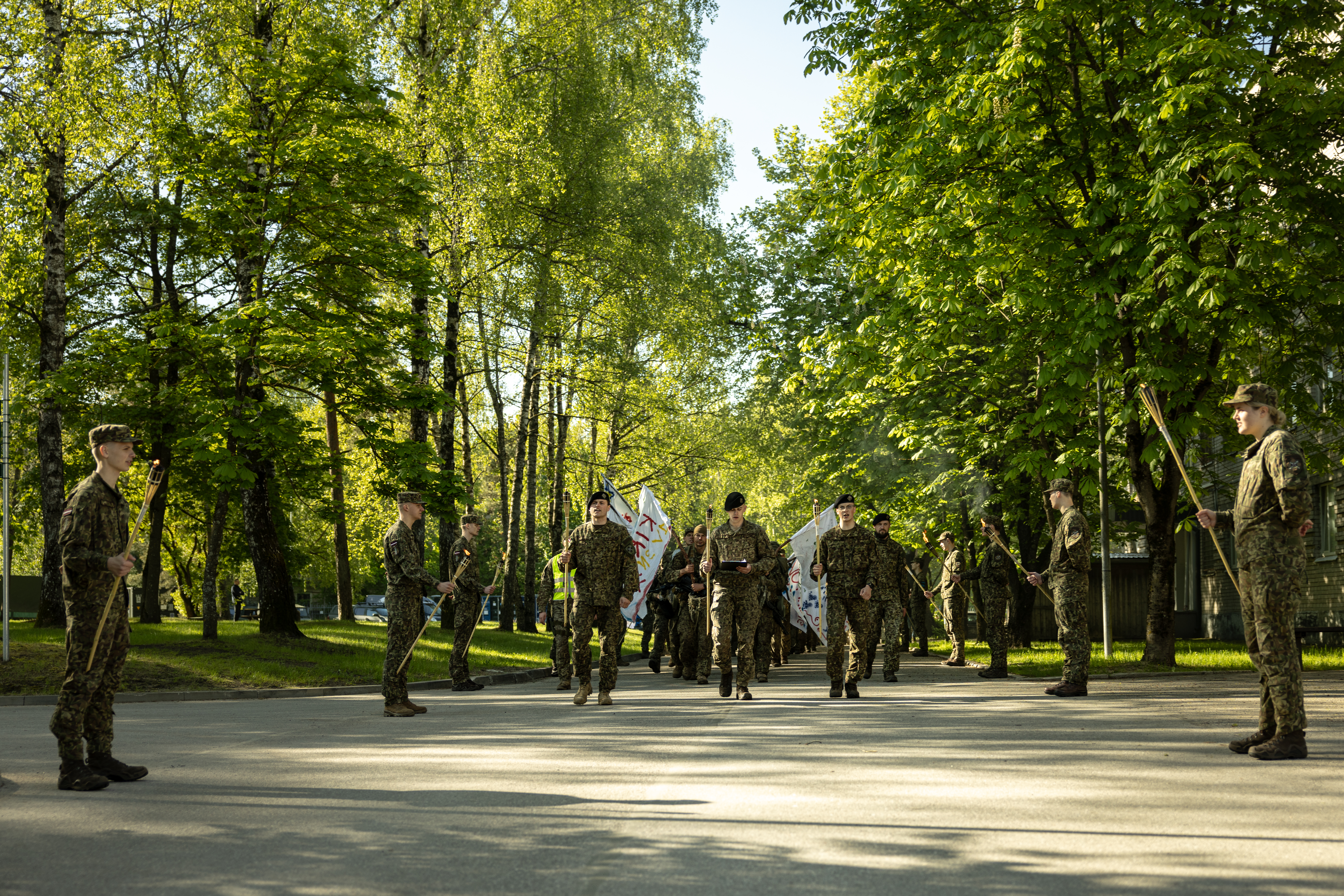 Latvijas Nacionālās Aizsardzības akadēmijas kadeti Kaujas izturības kursā pārbauda savu spēju robežas