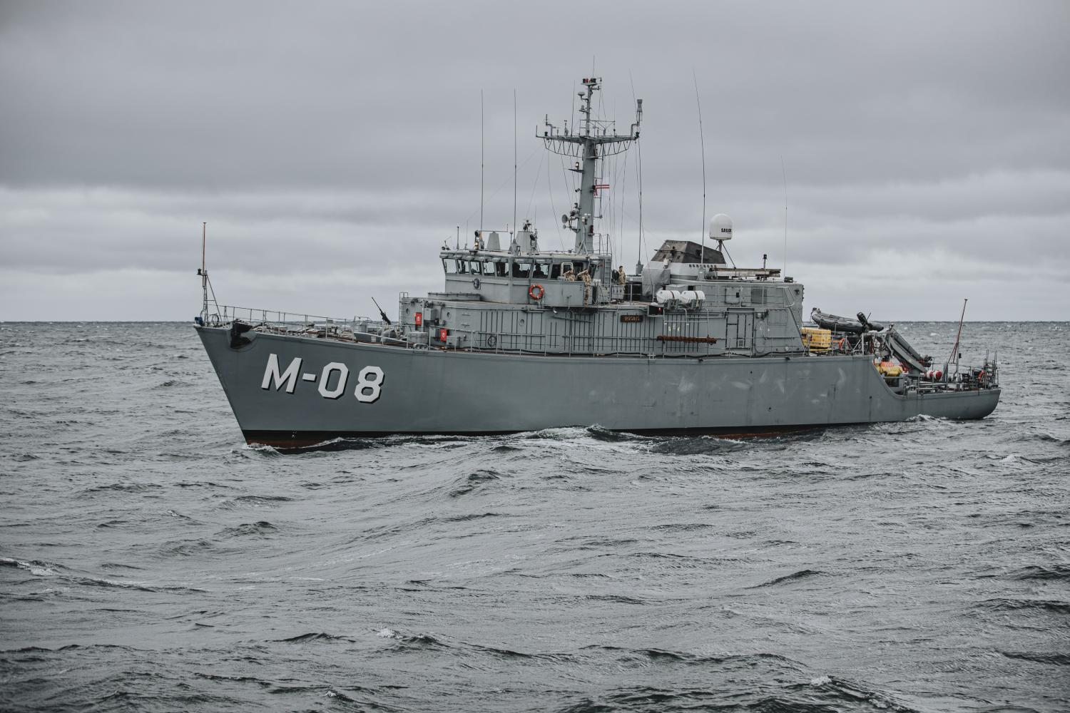 Mīnu kuģis M-08 "Rūsiņš" jūrā
