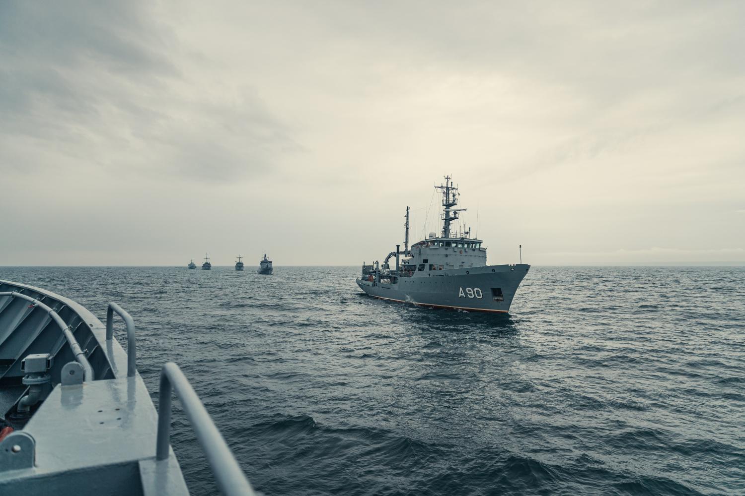 Štāba un apgādes kuģis A-90 "Varonis" jūrā
