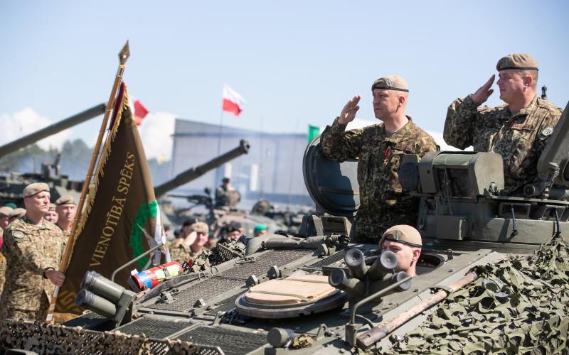 Sauszemes spēku Mehanizētās kājnieku brigādes komandiera un virsseržanta maiņas ceremonija